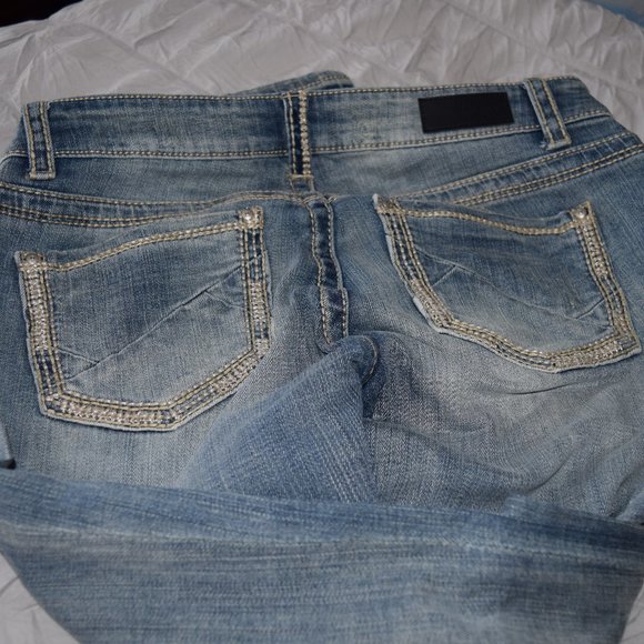 Buckle Jeans - Picture 1 of 3